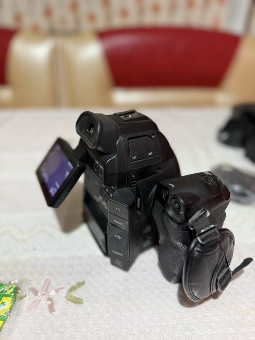 Кинокамера Canon C100