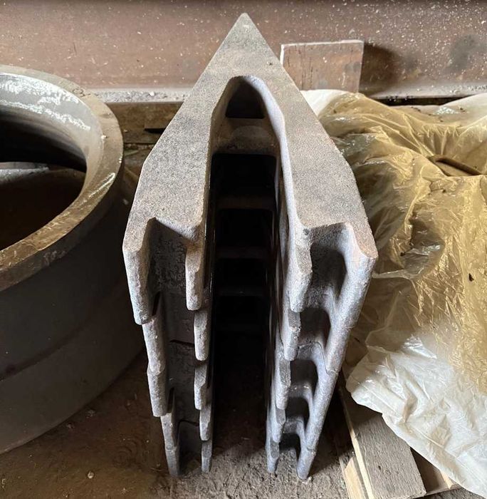 Зуб ковша разных видов экскаваторов