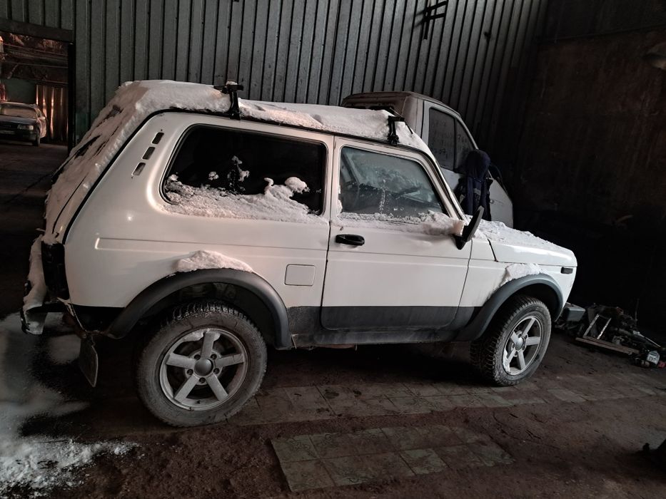 Нива 2121 на разбор