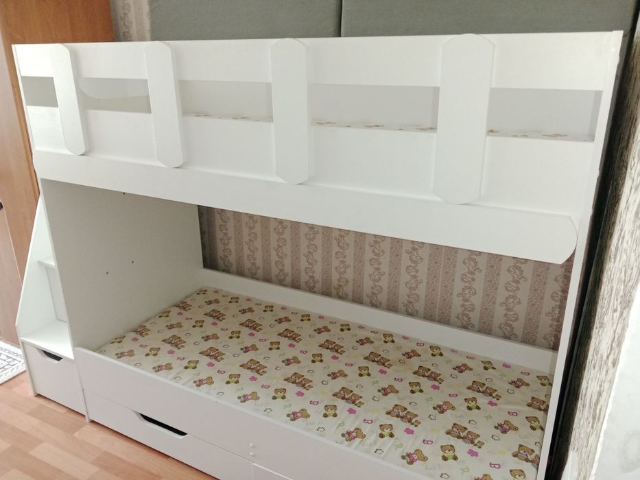 Двухъярусная кровать