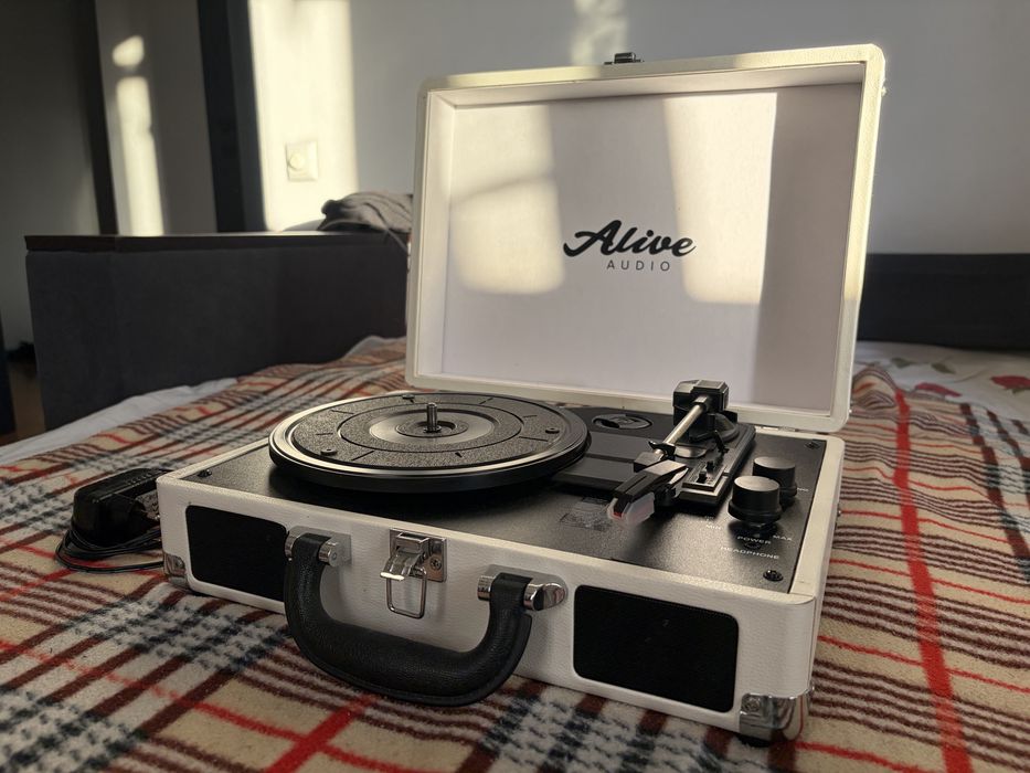 Проигрыватель винила Alive Audio GLAM Milk