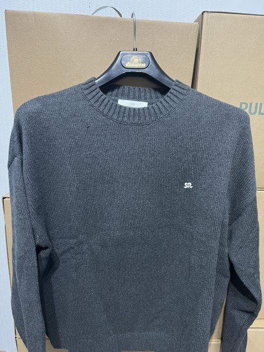 серый свитер Pull&Bear