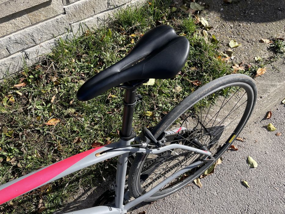 Шосеен дамски велосипед Specialized Dolce