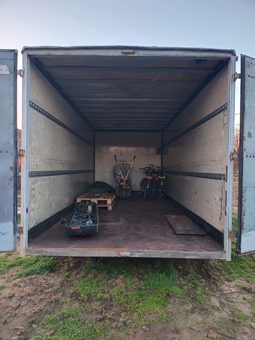 Caroserie, cub depozit