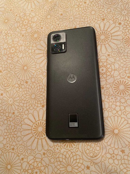 Vând Motorola edge 30 neo 128 GB memorie și 8 GB RAM fisurat