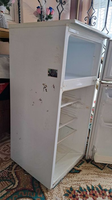 Хладилник Crown.