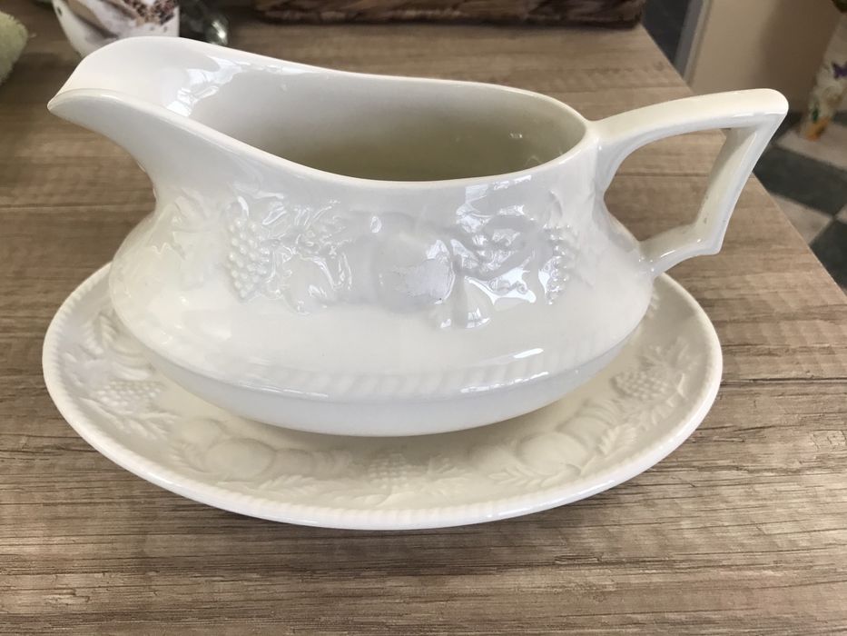 Сосиера с подложна чиния Barretts