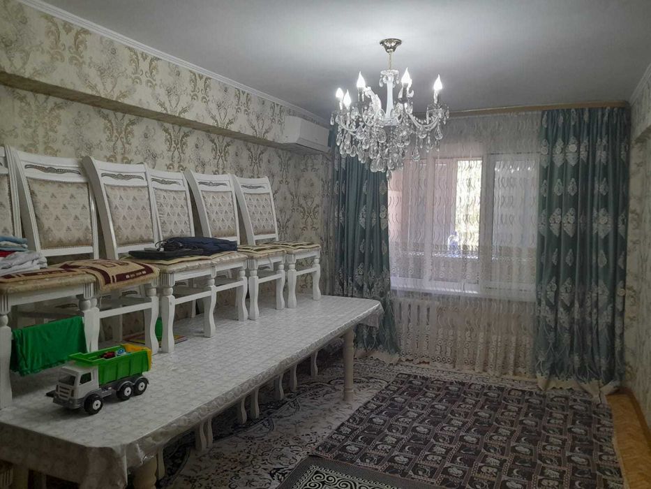 Стол со стульями