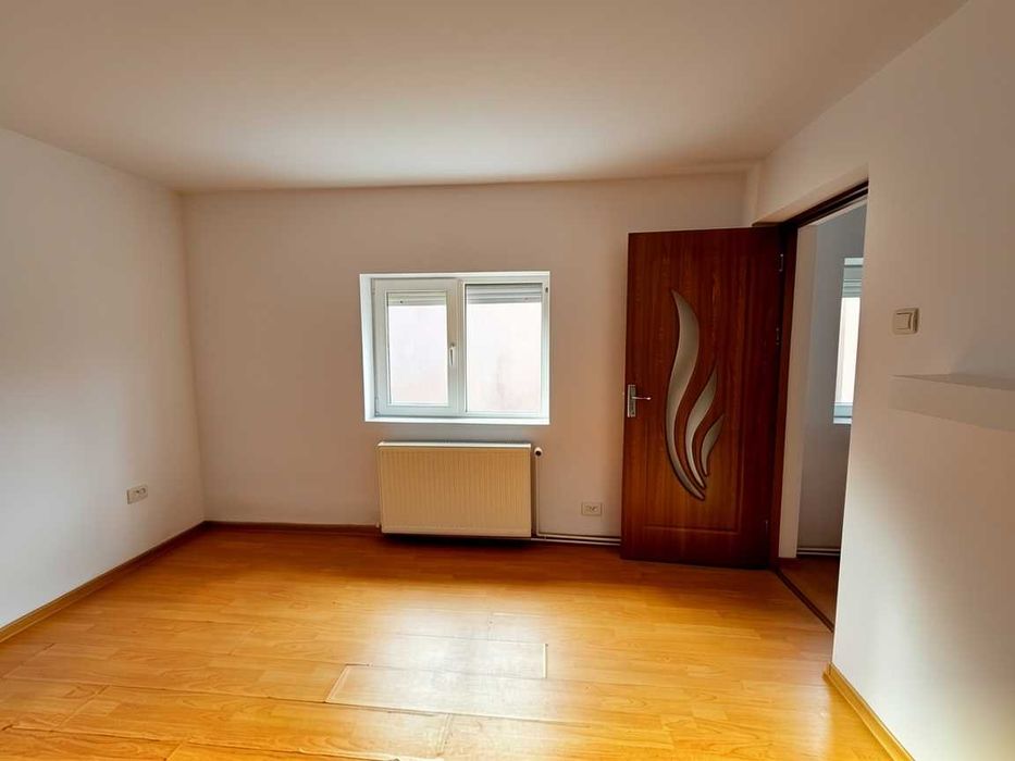 OVIDIU - Casa Cocheta Amplasata Central Langa Primarie- 125.000 Eur Comision 0!