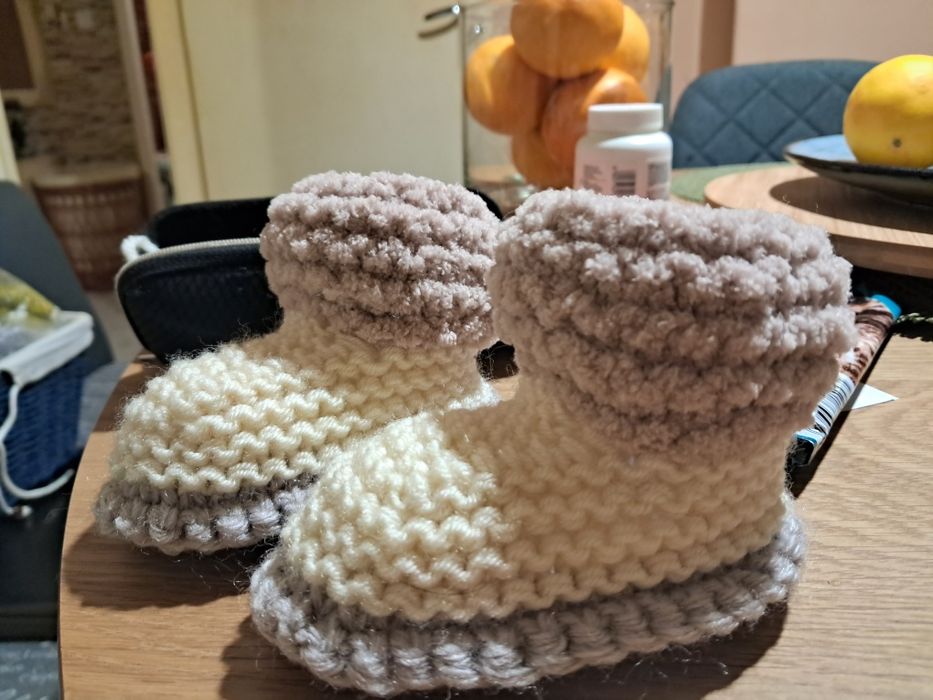 Ръчно плетени бебешки терлички