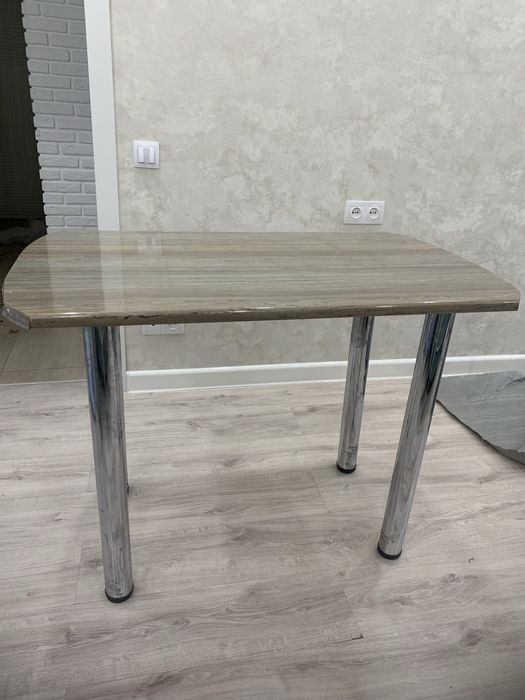 Продается стол в хорошем состоянии