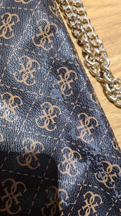 Geanta Guess pe Umar Maro & Auriu Mare