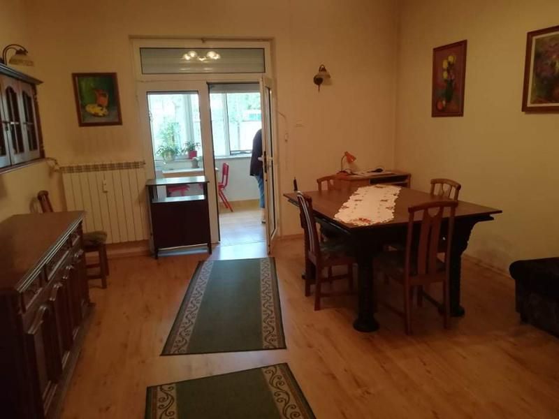 Дава се под наем Двустаен апартамент в София, Център - 80 кв.м за 648.21 € - Снимка #1