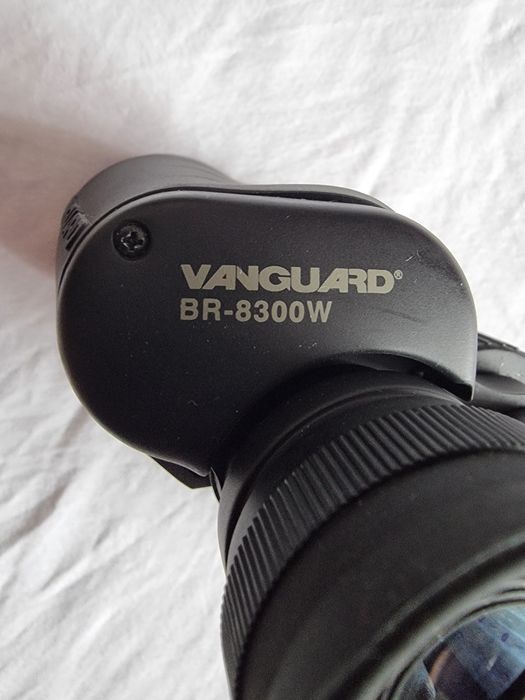 Binoclu VANGUARD 8×30mm
