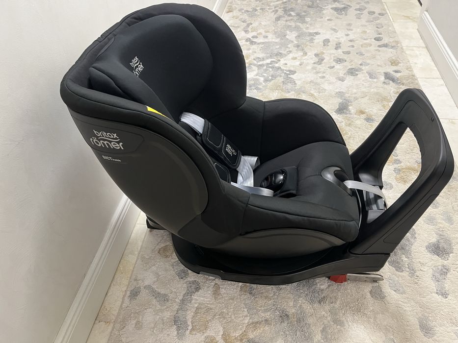 Scaun auto Britax Romer Dualfix M 61-105cm rotativ