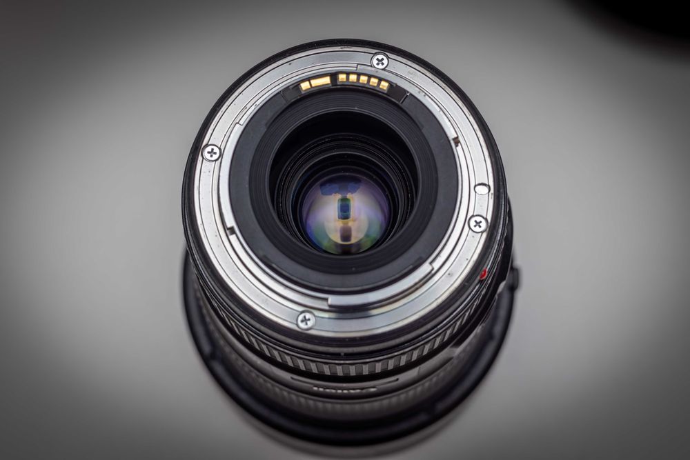 Обектив Canon EF 16-35 f4L като НОВ