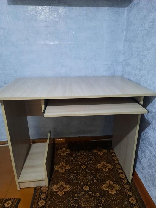 Стол письменный компьютерный