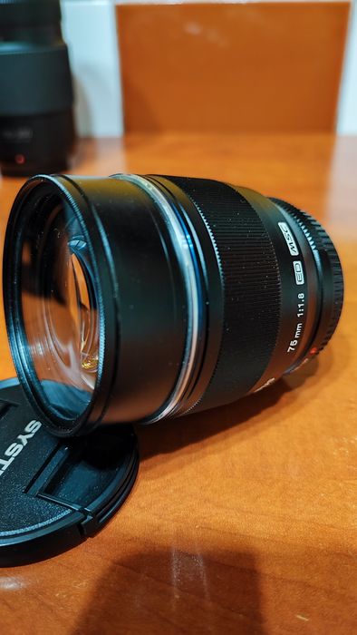 Olympus 75mm 1.8 MFT nou la cutie