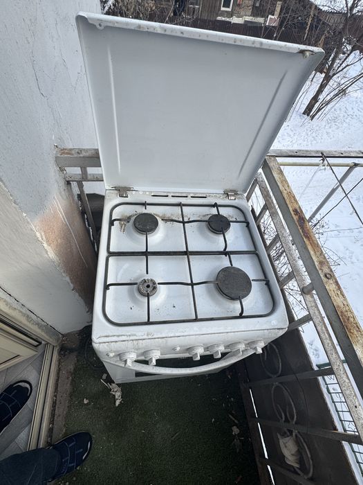 Продам газовую плиту indesit!