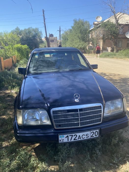 Продам машину мерседес бенз  124 е200