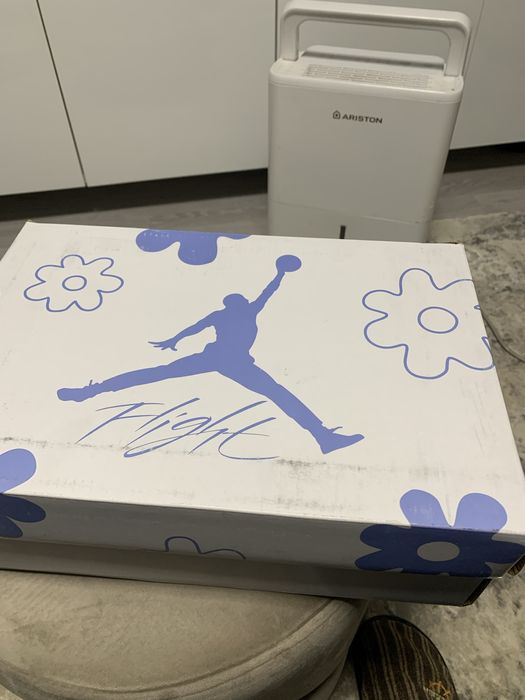 Jordan 4 Retro university Blue