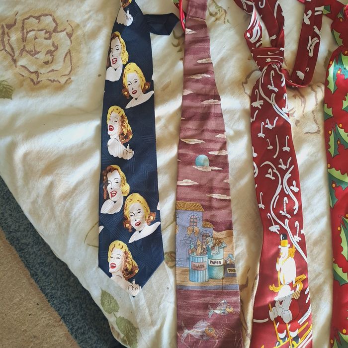 Продавам Вратовръзки