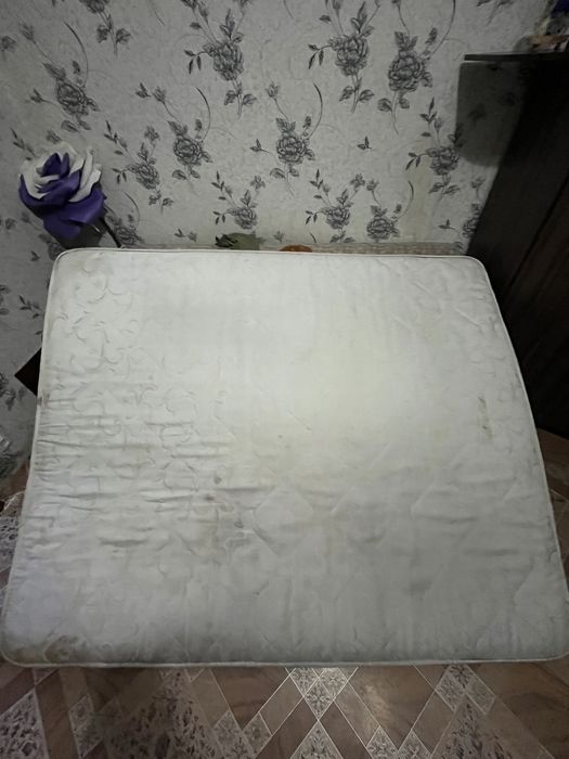 Продаю матрас б/у 2на160! Самовывоз!