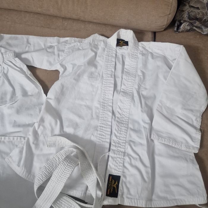 Продам кимоно, шлем, нарукавники