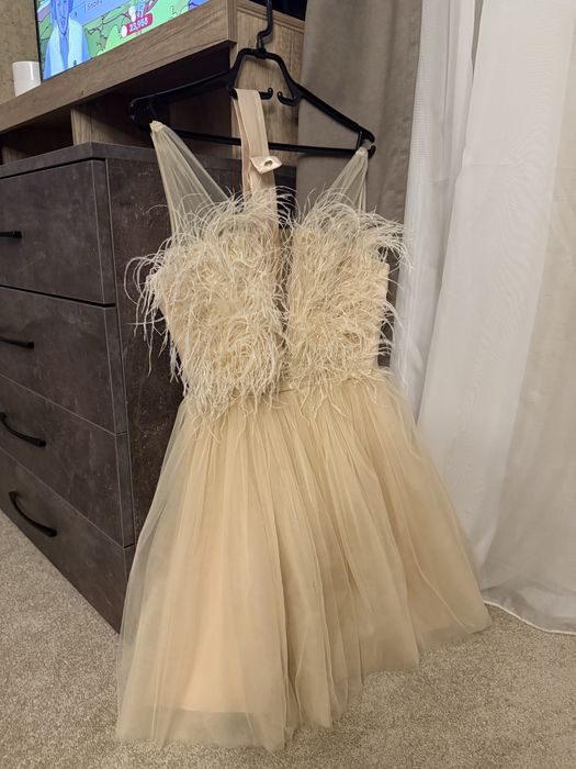 Бежева рокля на junona