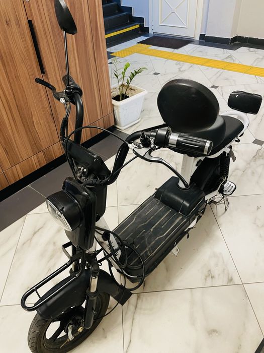 Продаю электроскутер 450 ват