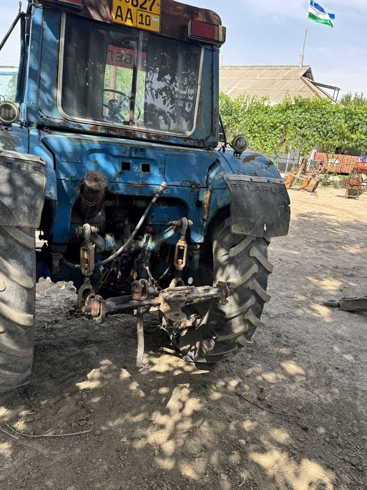 Belarus traktor sotiladi
