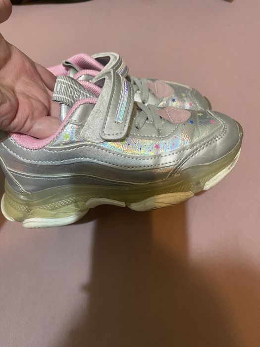 Продаются кроссовки