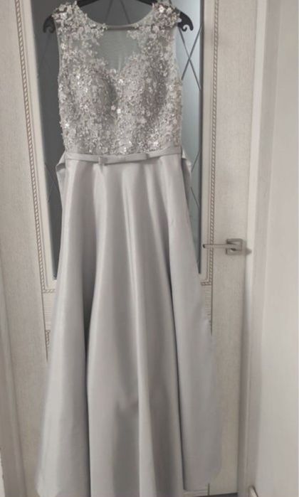 Продам вечерние платья