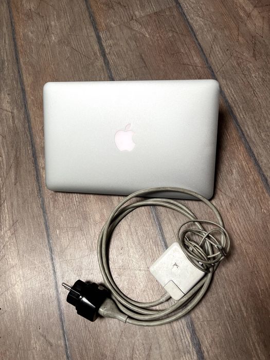 MacBook Air (11-inch, 2014) 256GB, i7, 8GB RAM + Incarcator