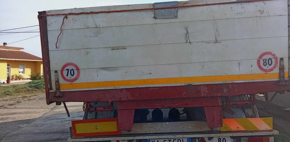 Remorca agricolă basculabila pe arcuri