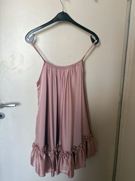 Розови рокли сатен