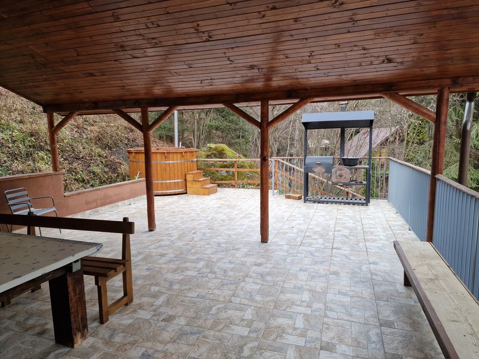 Vand Cabana noua cu ciubar si sauna-certificata Ministerul Turismului