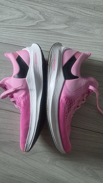 Adidasi Nike roz