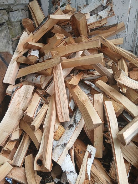 Колотые дрова берёза, сосна.