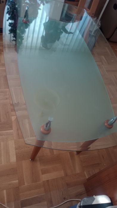 Стъклена  кухненска маса