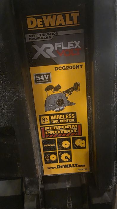 Срочно! Штроборез DeWALT DCG200NT-XJ