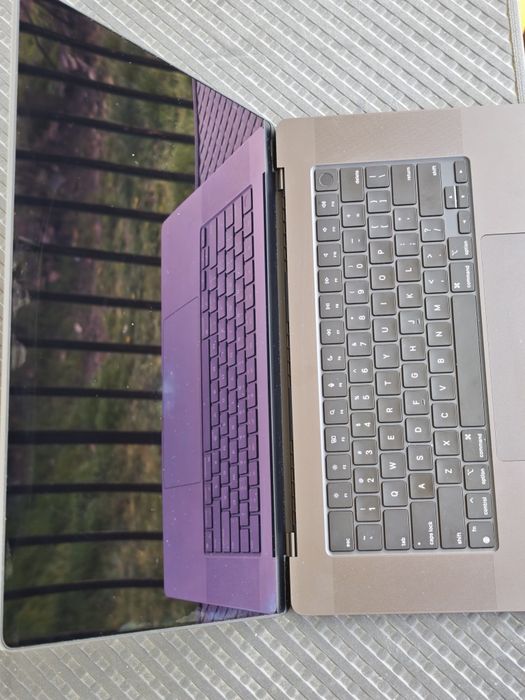 Vând Macbook Pro M3 pro 16"