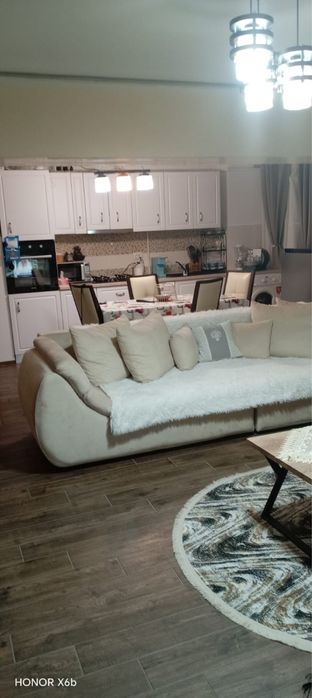 Vand apartament zona visoi turn