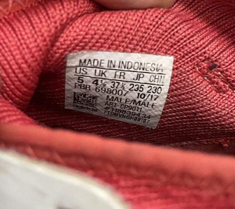 Футболни обувки адидас