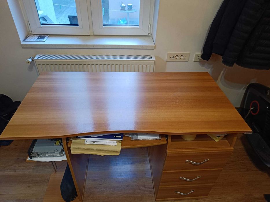 Birou Calculator / PC cu 3 sertare și suport unitate – Stare Bună