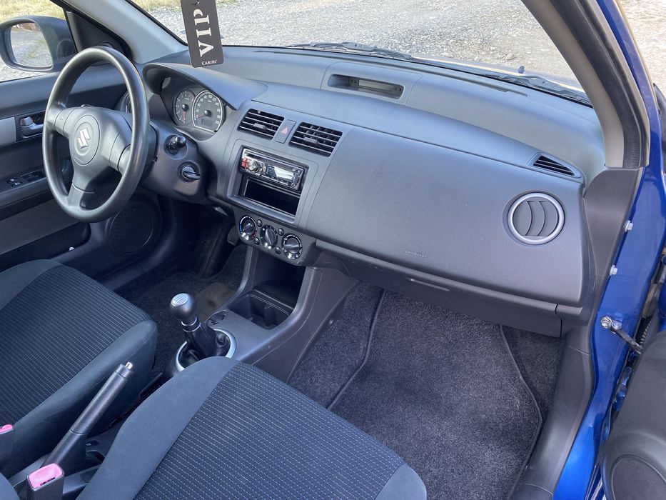 Лек автомобил Suzuki Swift