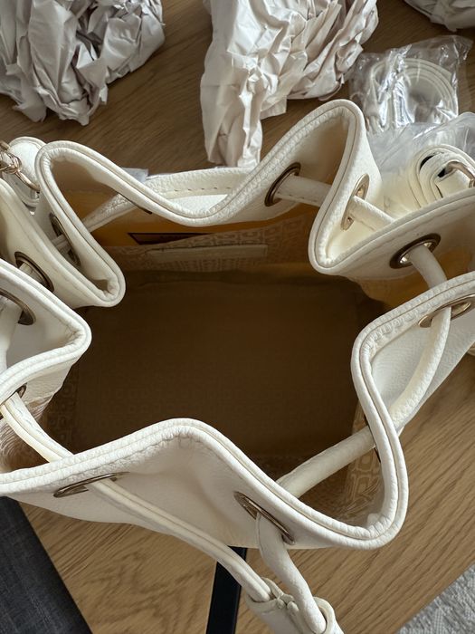 Бяла дамска чанта Laura Ashley с дълга и къса дръжка