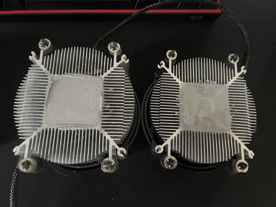 Vand  2 coolere procesor am 4