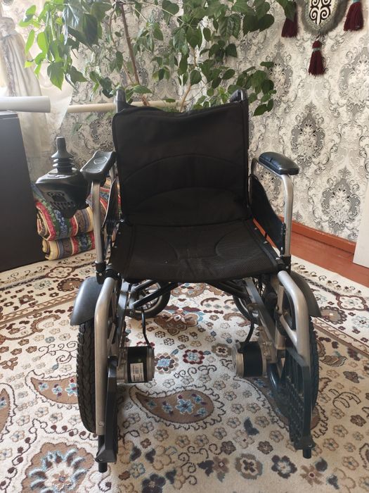 Электрическая инвалидная коляска