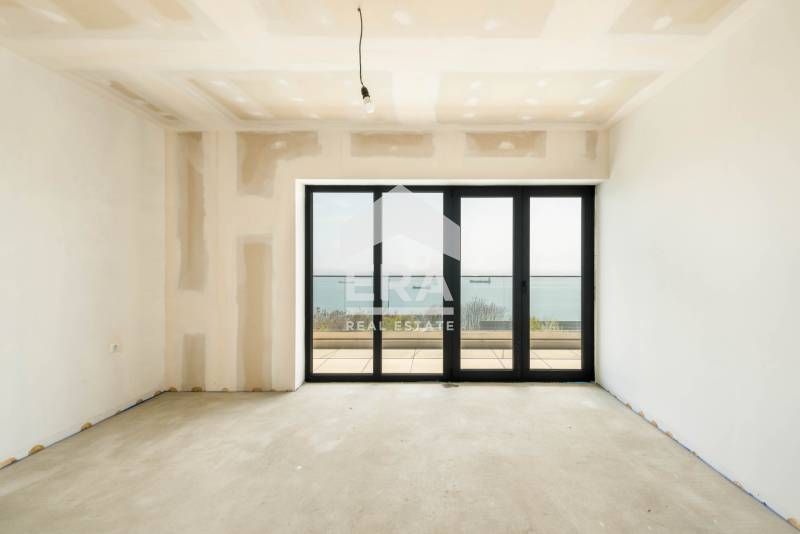 Двуетажна новопостроена къща за продажба, с перфектен достъп и директн